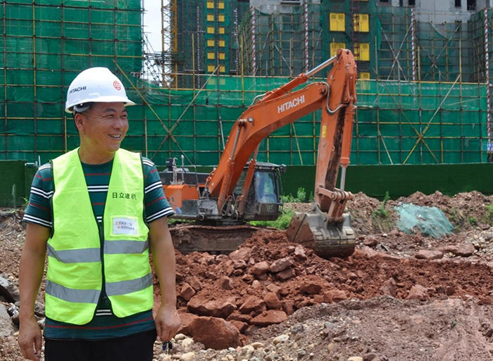 刘军和他的“左膀右臂”日立建机挖掘机