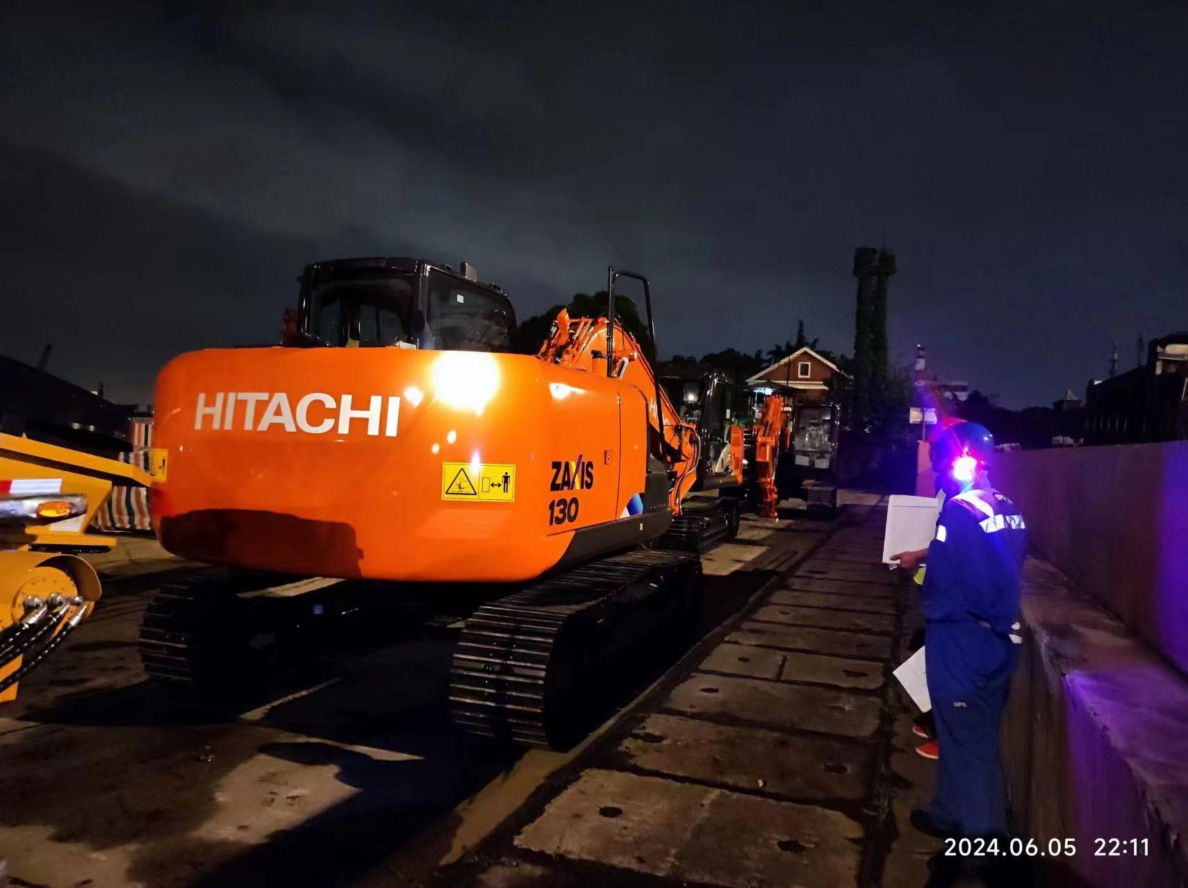 整装待发的日立建机ZX130-5A液压挖掘机