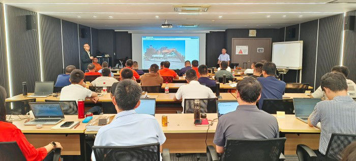 日立建机销售（中国）有限公司举办超大型设备技术服务培训