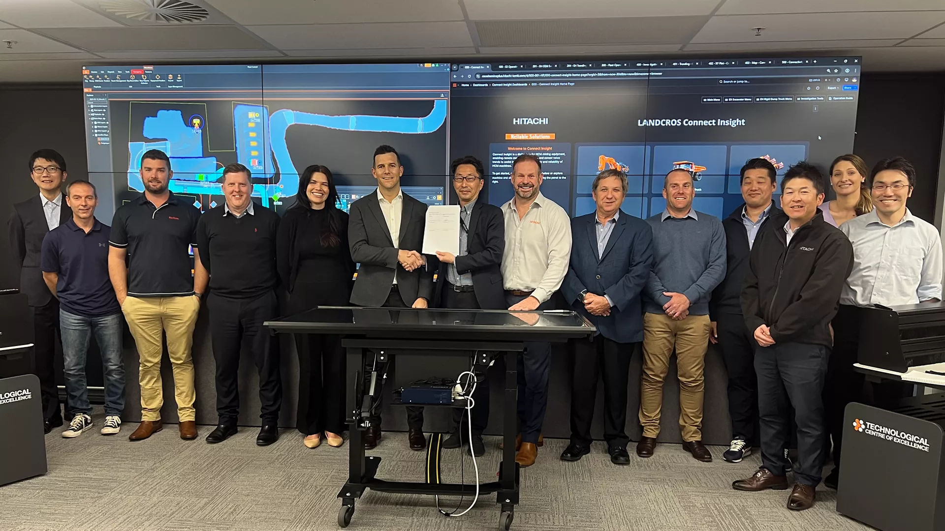 合作备忘录签署现场合影留念