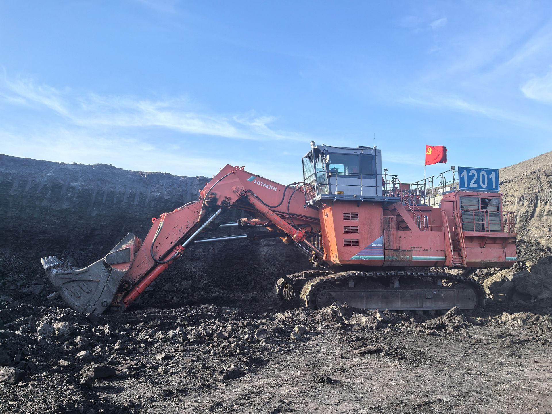 日立建机EX2500产品宣传片（点击图片播放）